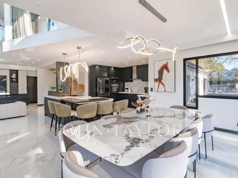 Maison Saint-Paul-en-Forêt - 6 chambres - 370m²