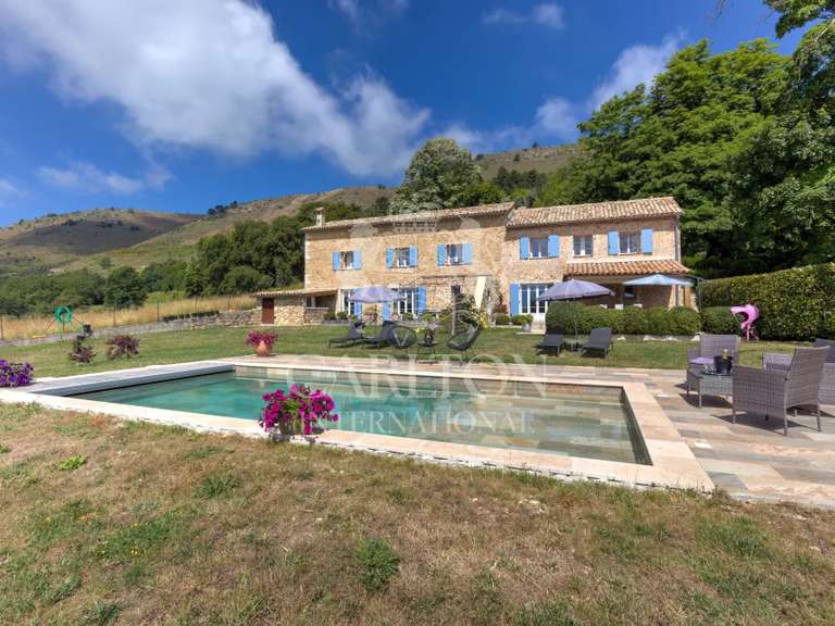 Maison Tourrettes-sur-Loup - 5 chambres - 220m²