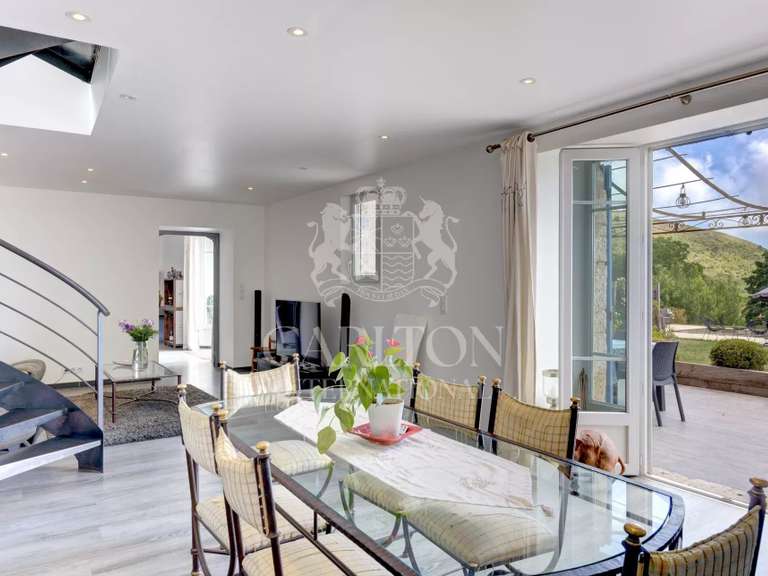 Maison Tourrettes-sur-Loup - 5 chambres - 220m²