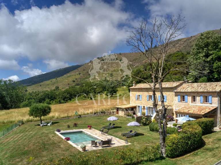 Maison Tourrettes-sur-Loup - 5 chambres - 220m²