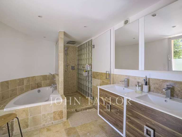 Maison Valbonne - 4 chambres - 166m²