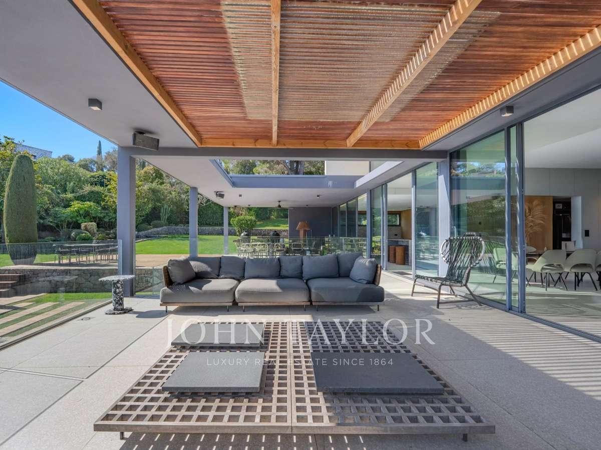 House Biot