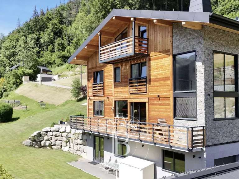 Maison Montriond - 6 chambres - 180m²