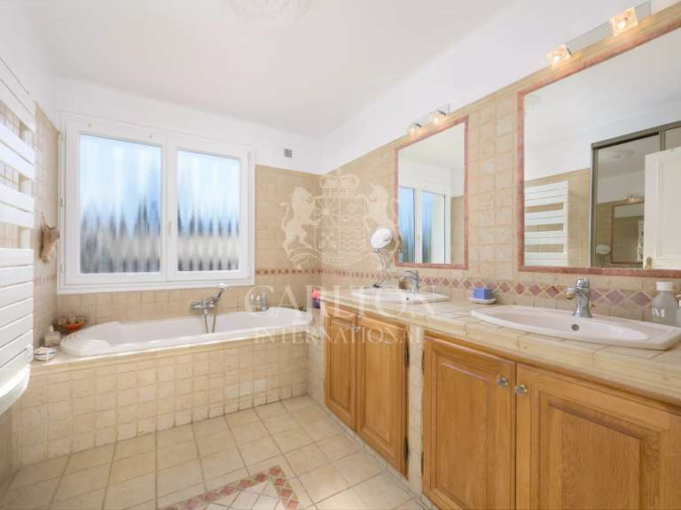 Maison Pégomas - 4 chambres - 124m²