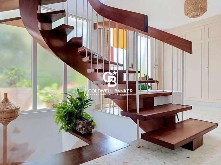 Maison Saintes - 4 chambres - 192m²