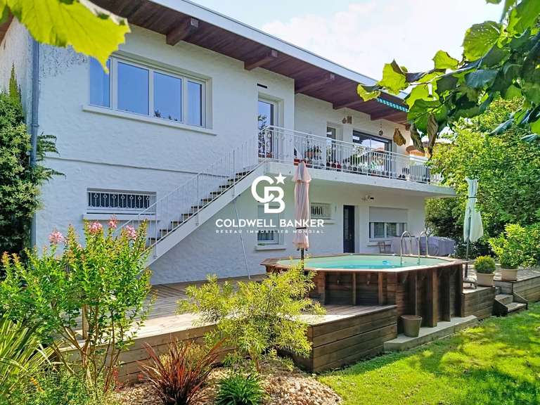 Maison Saintes - 4 chambres - 192m²