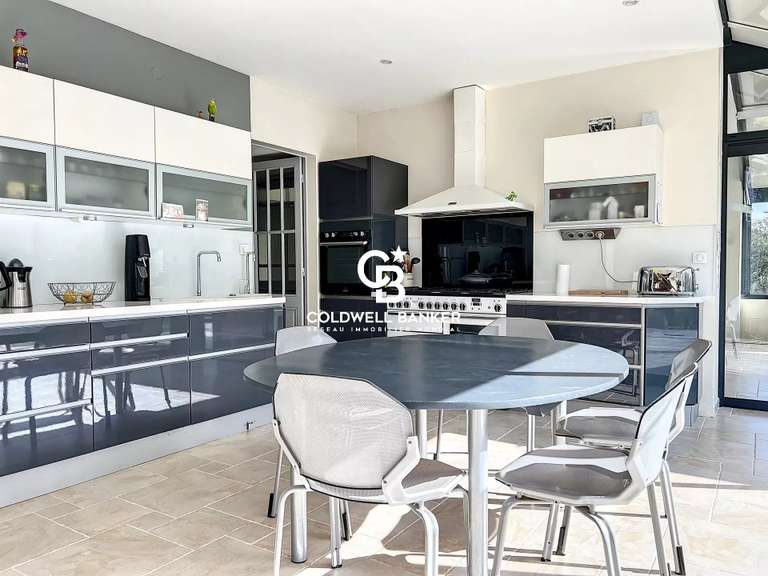 Maison Saintes - 7 chambres - 281m²