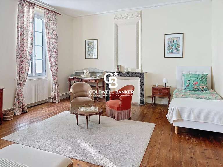 Maison Mortagne-sur-Gironde - 7 chambres - 540m²
