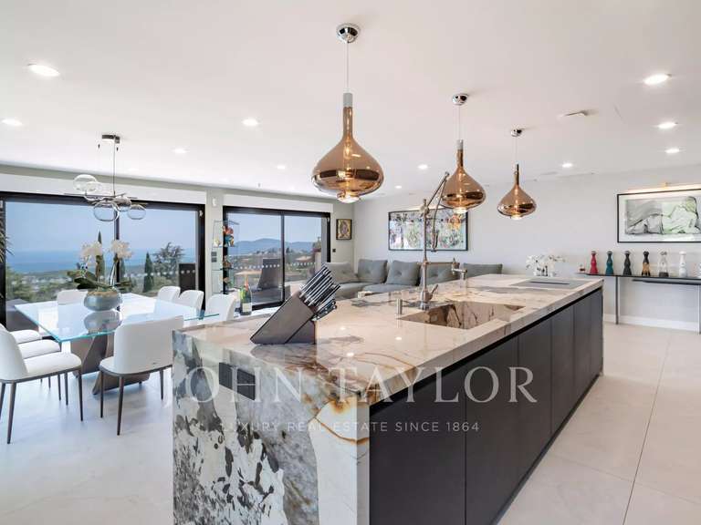 House Mandelieu-la-Napoule - 5 bedrooms - 221m²