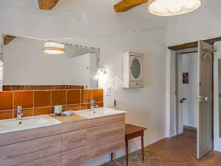 Maison Tourrettes - 4 chambres - 257m²