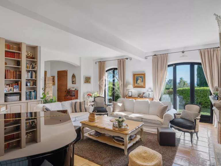 Maison Tourrettes - 5 chambres - 196m²