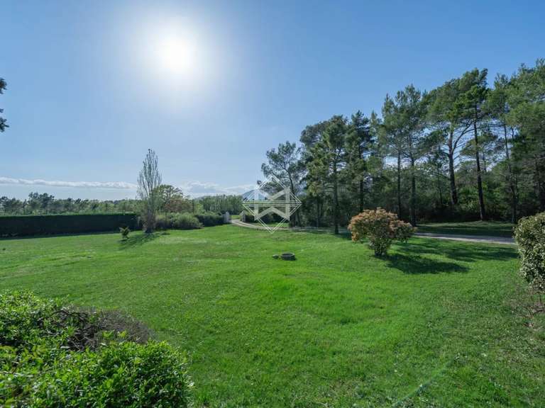 House Tourrettes - 5 bedrooms - 196m²