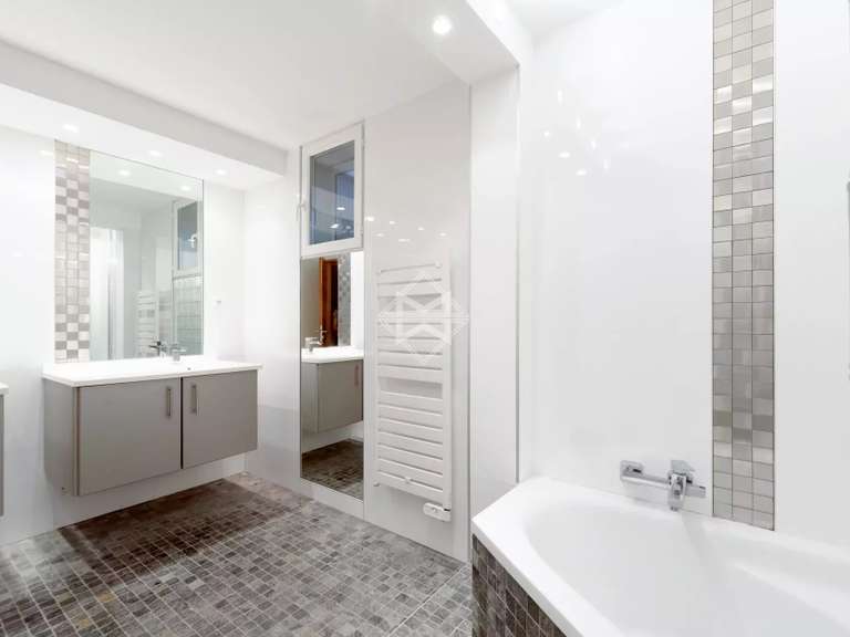 Maison Biot - 7 chambres - 390m²