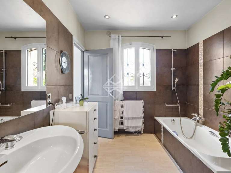 Maison Grasse - 4 chambres - 194m²