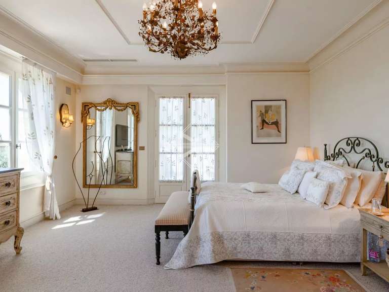 Maison Châteauneuf-Grasse - 6 chambres - 625m²
