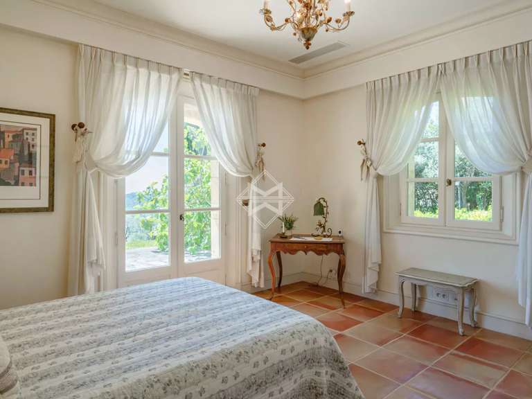 Maison Châteauneuf-Grasse - 6 chambres - 625m²