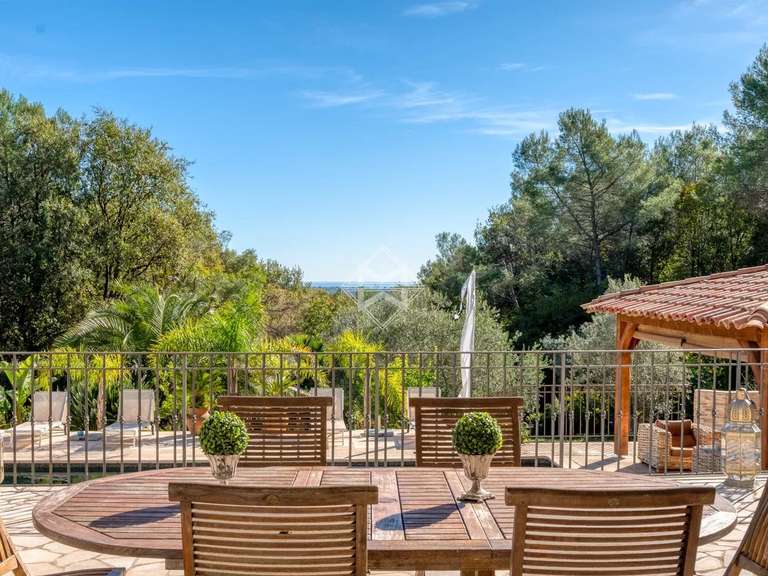 Maison Le Rouret - 6 chambres - 202m²