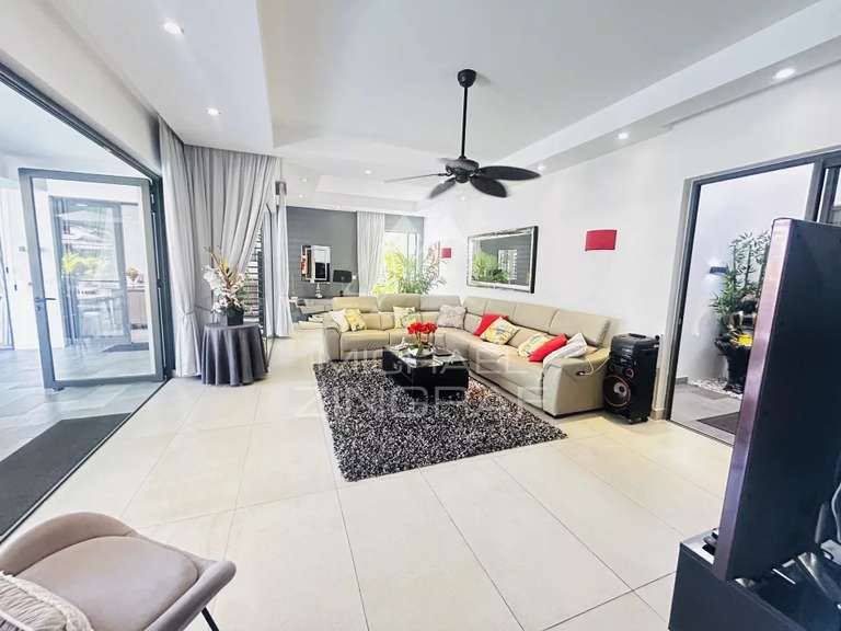 Maison Vergèze - 4 chambres - 260m²