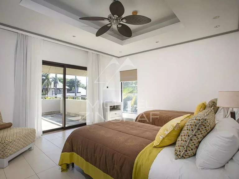 Maison Larchamp - 6 chambres - 466m²