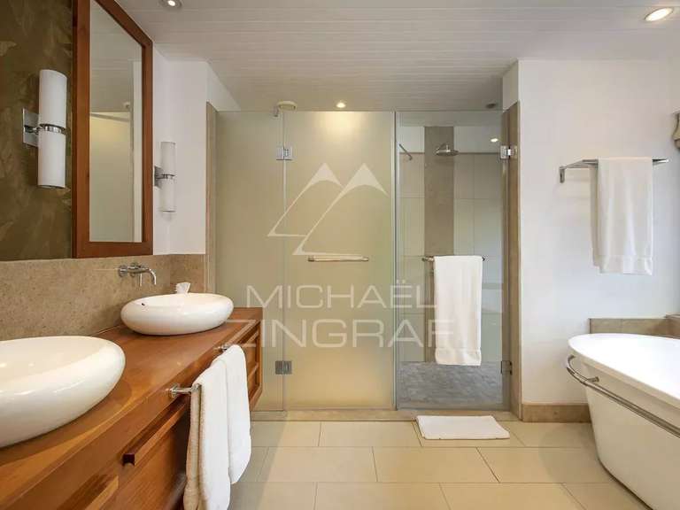 Maison Larchamp - 6 chambres - 466m²