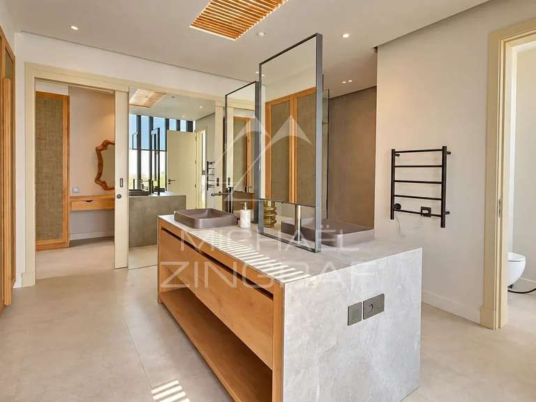 Maison Larchamp - 4 chambres - 664m²
