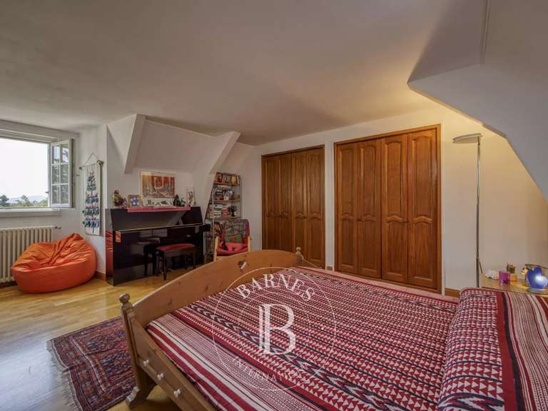 Maison Grilly - 5 chambres - 216m²