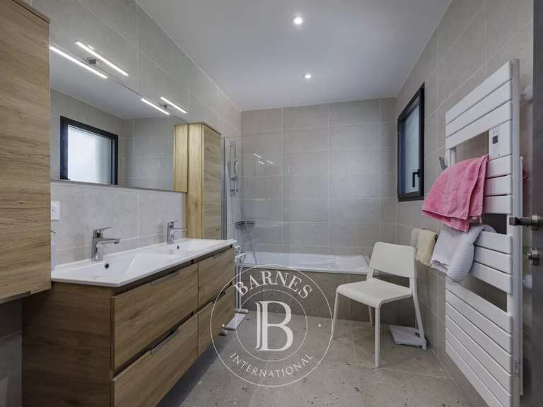 Maison Cessy - 5 chambres - 172m²