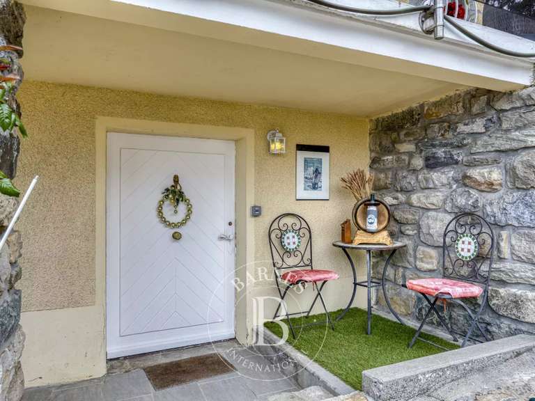 Maison Cranves-Sales - 4 chambres - 371m²