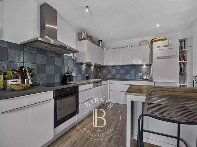 Maison Divonne-les-Bains - 4 chambres - 282m²