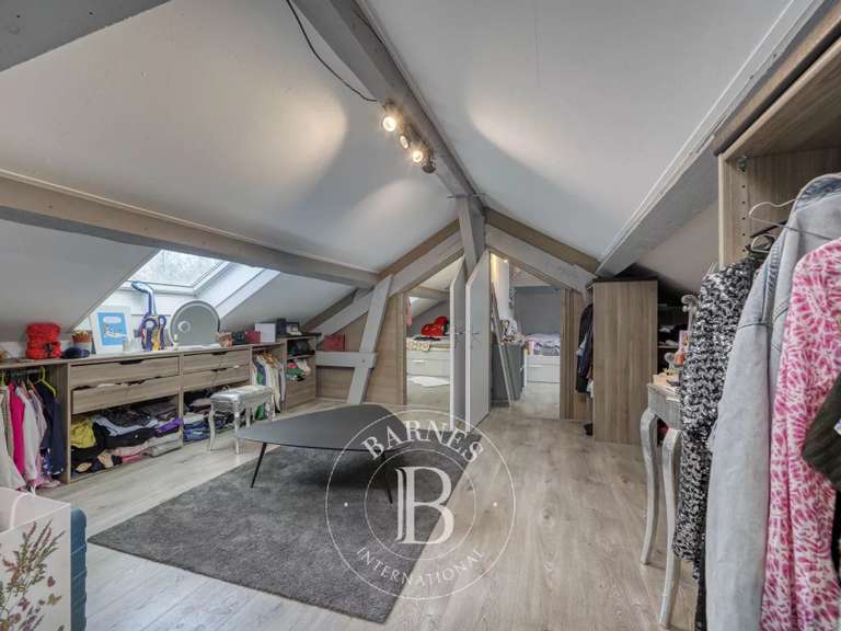 Maison Saint-Genis-Pouilly - 341m²