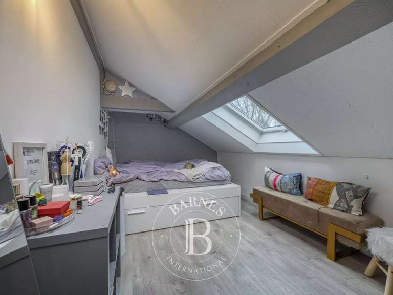 Maison Saint-Genis-Pouilly - 341m²