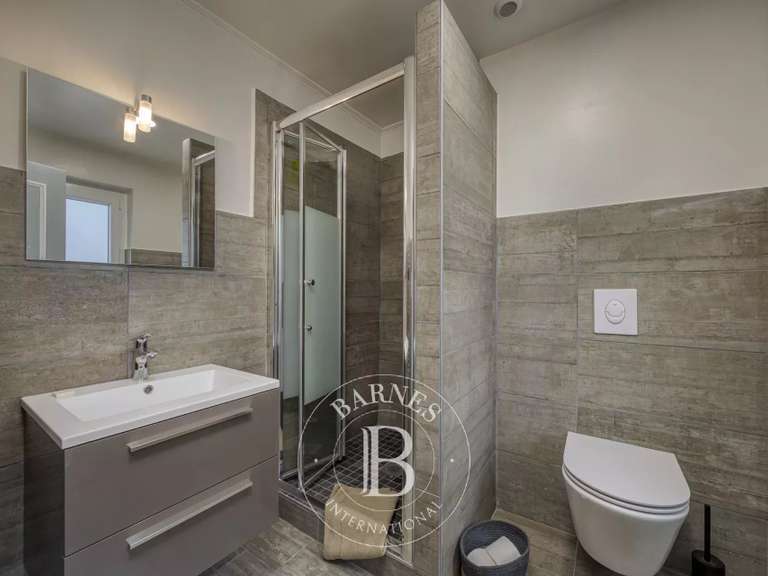 Maison Saint-Genis-Pouilly - 341m²