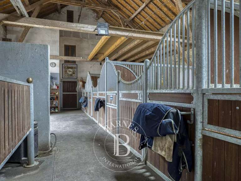 Maison Saint-Genis-Pouilly - 341m²