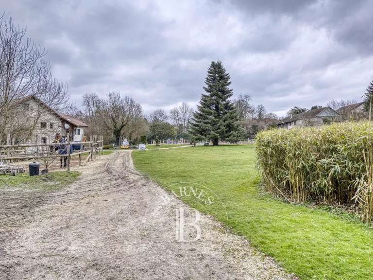 Maison Saint-Genis-Pouilly - 341m²