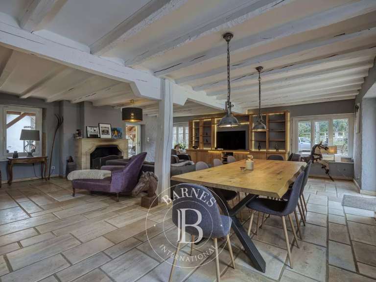 Maison Saint-Genis-Pouilly - 341m²