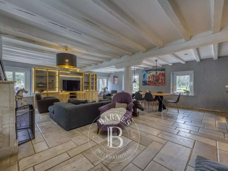 Maison Saint-Genis-Pouilly - 341m²