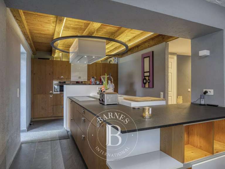 Maison Saint-Genis-Pouilly - 341m²