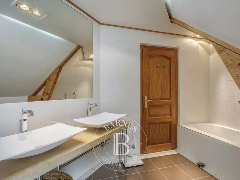 Maison Divonne-les-Bains - 4 chambres - 197m²