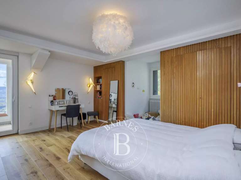 Maison Lucinges - 4 chambres - 248m²