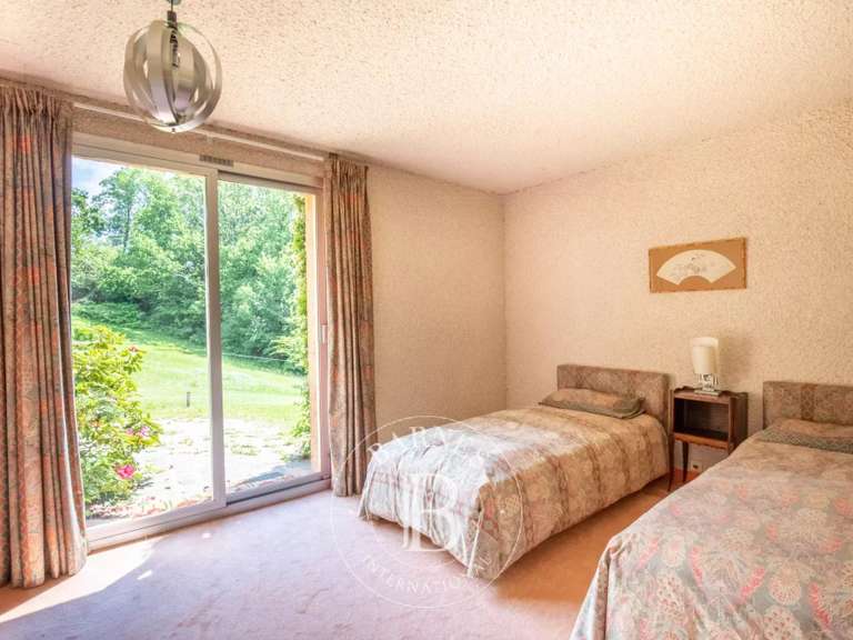Maison Grilly - 5 chambres - 404m²