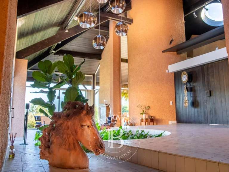 Maison Grilly - 5 chambres - 404m²