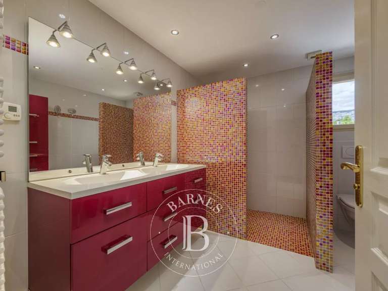 Maison Saint-Pierre-en-Faucigny - 4 chambres - 250m²