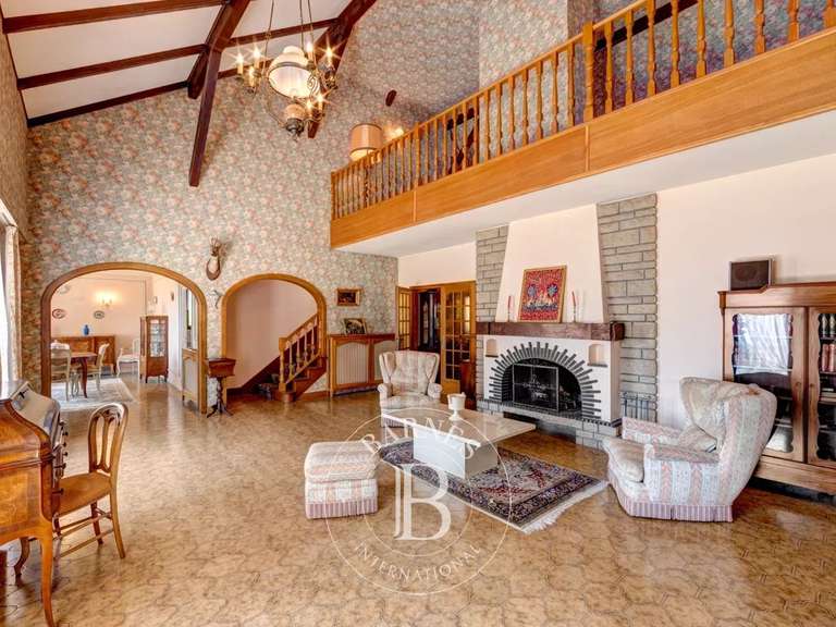 Maison Divonne-les-Bains - 5 chambres - 304m²