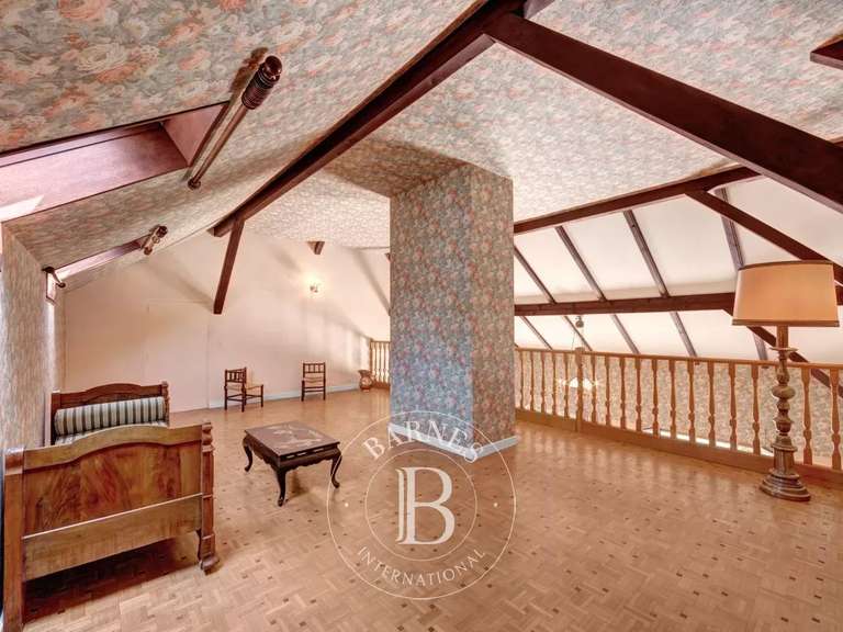 Maison Divonne-les-Bains - 5 chambres - 304m²