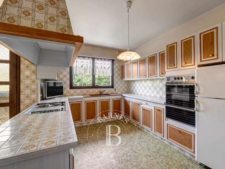Maison Divonne-les-Bains - 5 chambres - 304m²