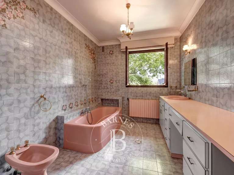 Maison Divonne-les-Bains - 5 chambres - 304m²