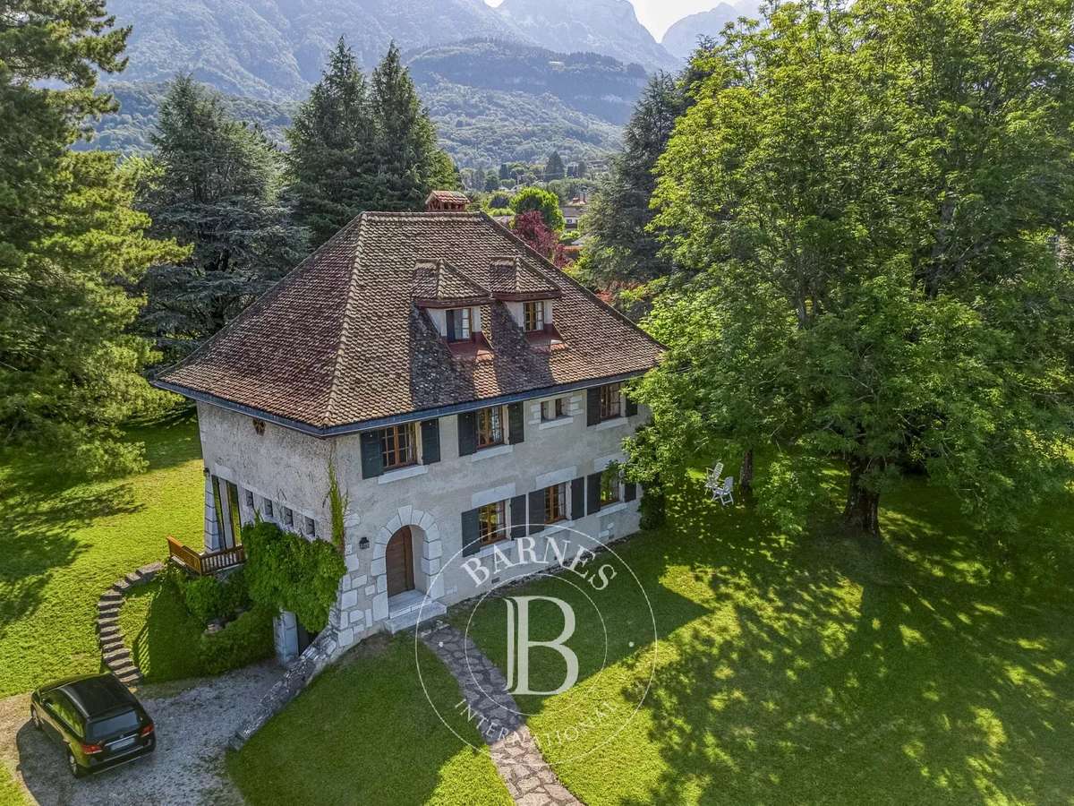 Maison Menthon-Saint-Bernard