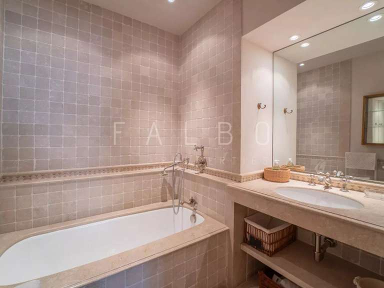 House Uzès - 5 bedrooms - 401m²