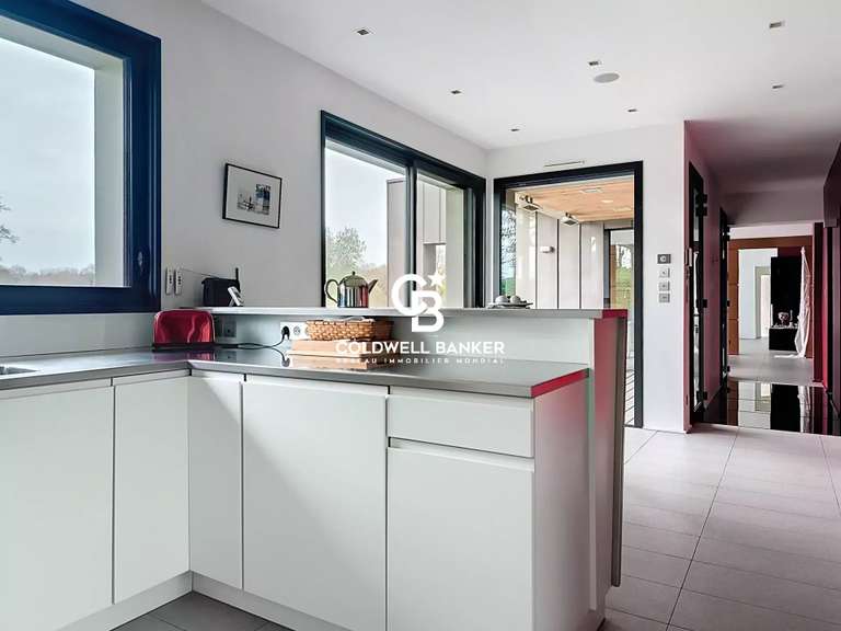 House Nesmy - 4 bedrooms - 263m²