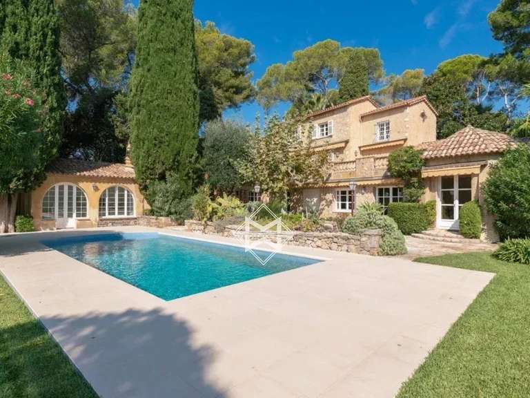 Maison Cap-d-antibes - 5 chambres - 450m²